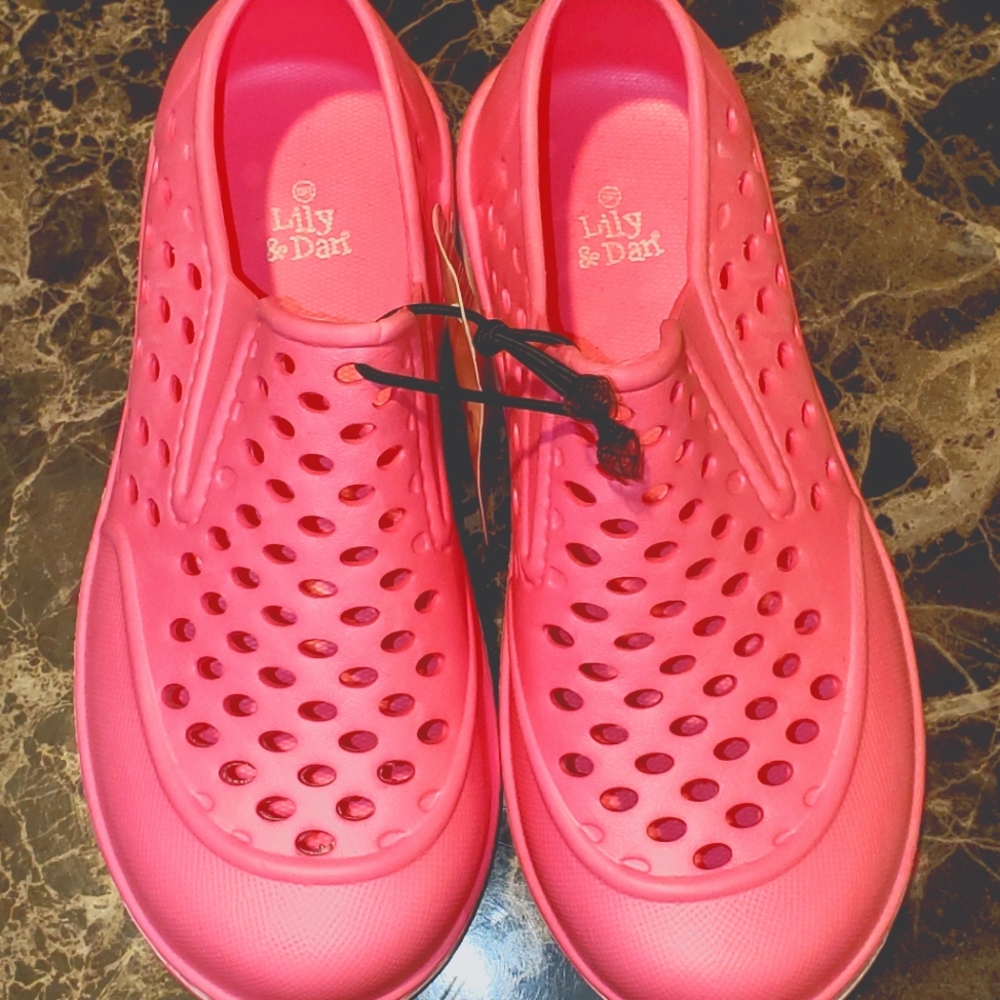 Girls water shoes in bright pink
